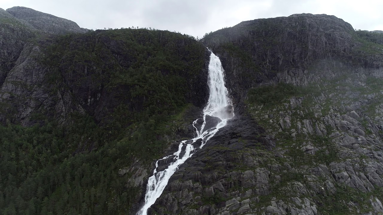 Beautiful waterfalls of Norway - Langfossen - et av v&aring;re flotteste fossefall (612m)
