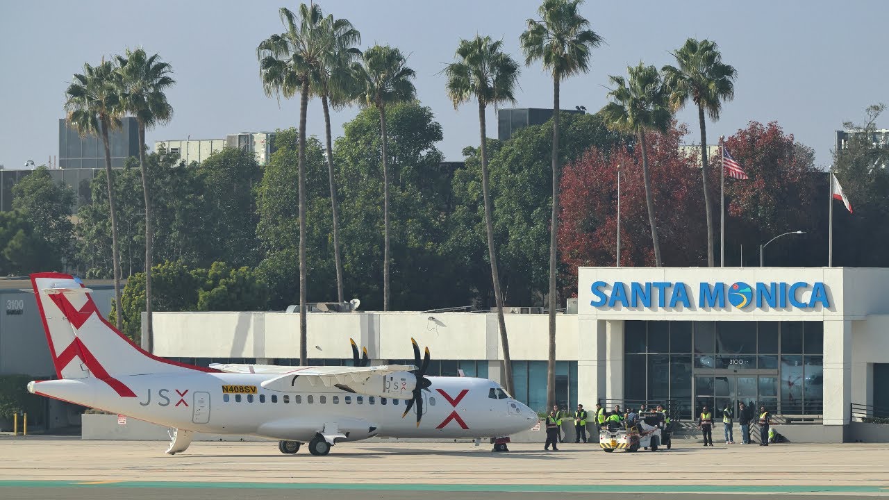 JSX ATR 42-600 at Santa Monica Airport | Landing & Takeoff