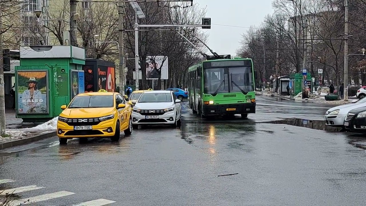 Troleibuzul Astra Ikarus 415T RK nr. PARC 5167 sosind în terminalul Bd. Basarabia