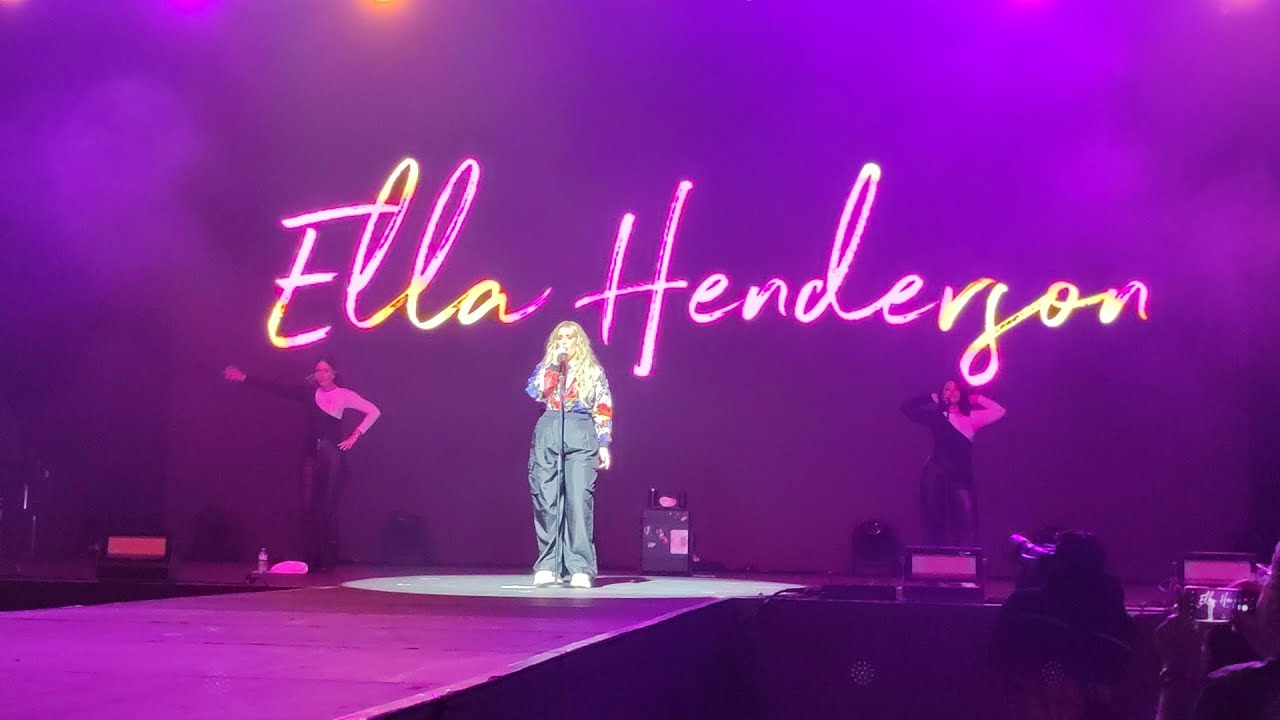 @EllaHenderson Ella Henderson's live performance at the Excel London Formula E prix event #asvkvlogs