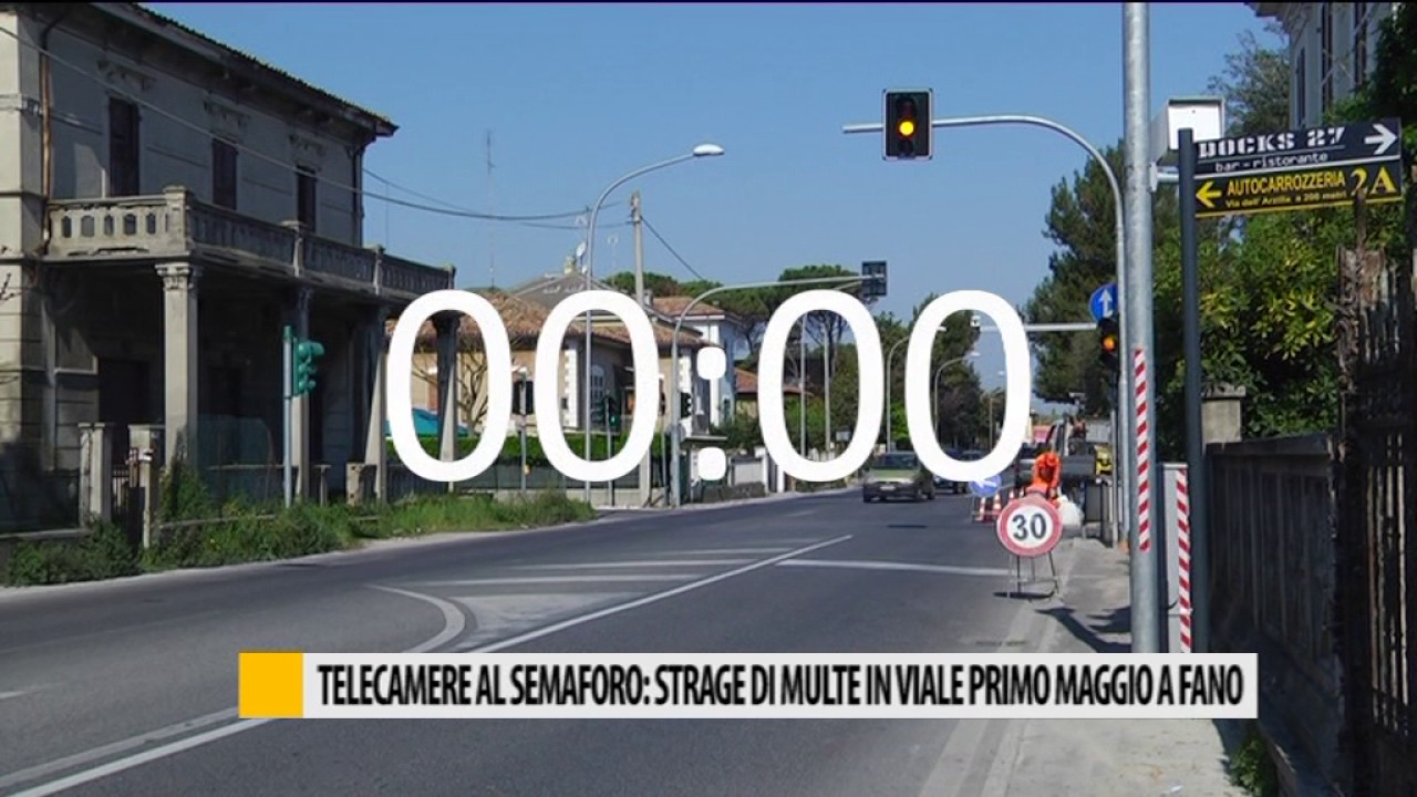 Telecamere al semaforo, strage di multe in viale primo maggio a Fano