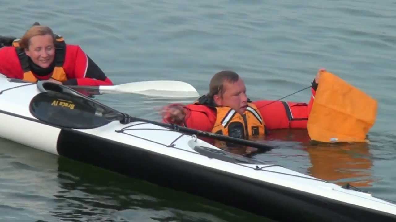 Kuidas siseneda merel kahese kajaki sisse