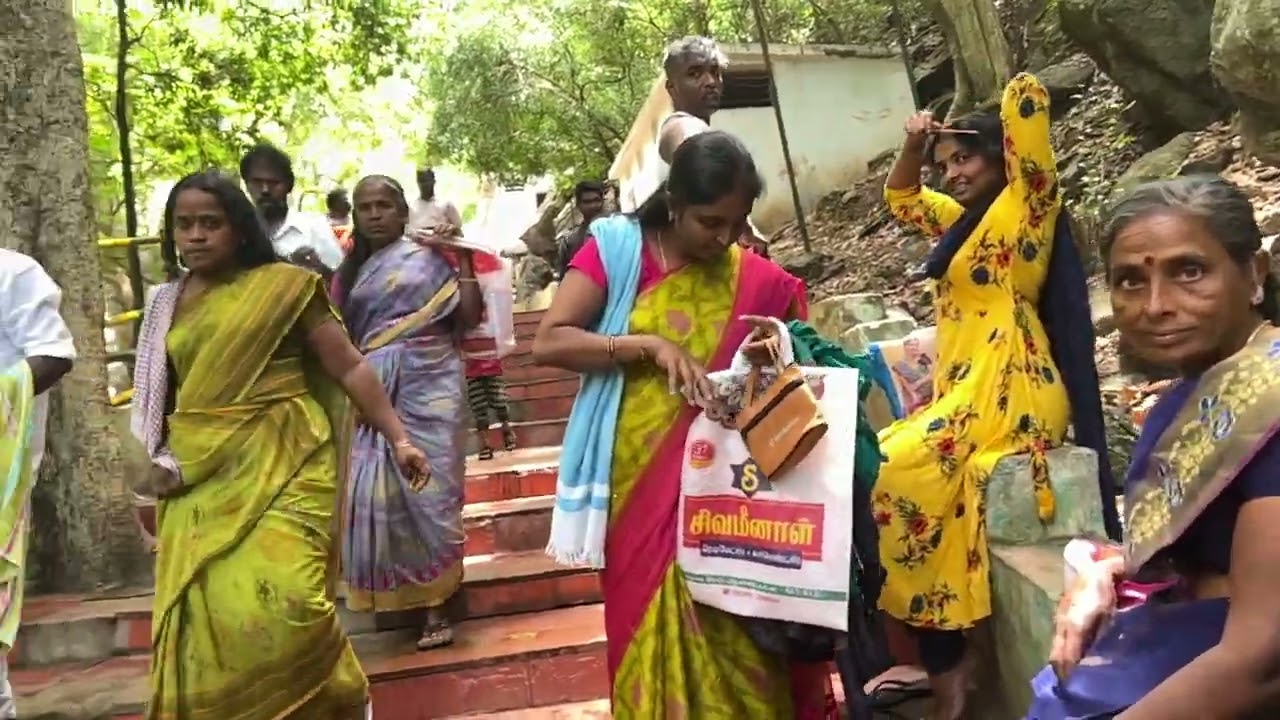 Suruli Falls Tamil Nadu India  (La cascada Suruli en Tamil Nadu India )