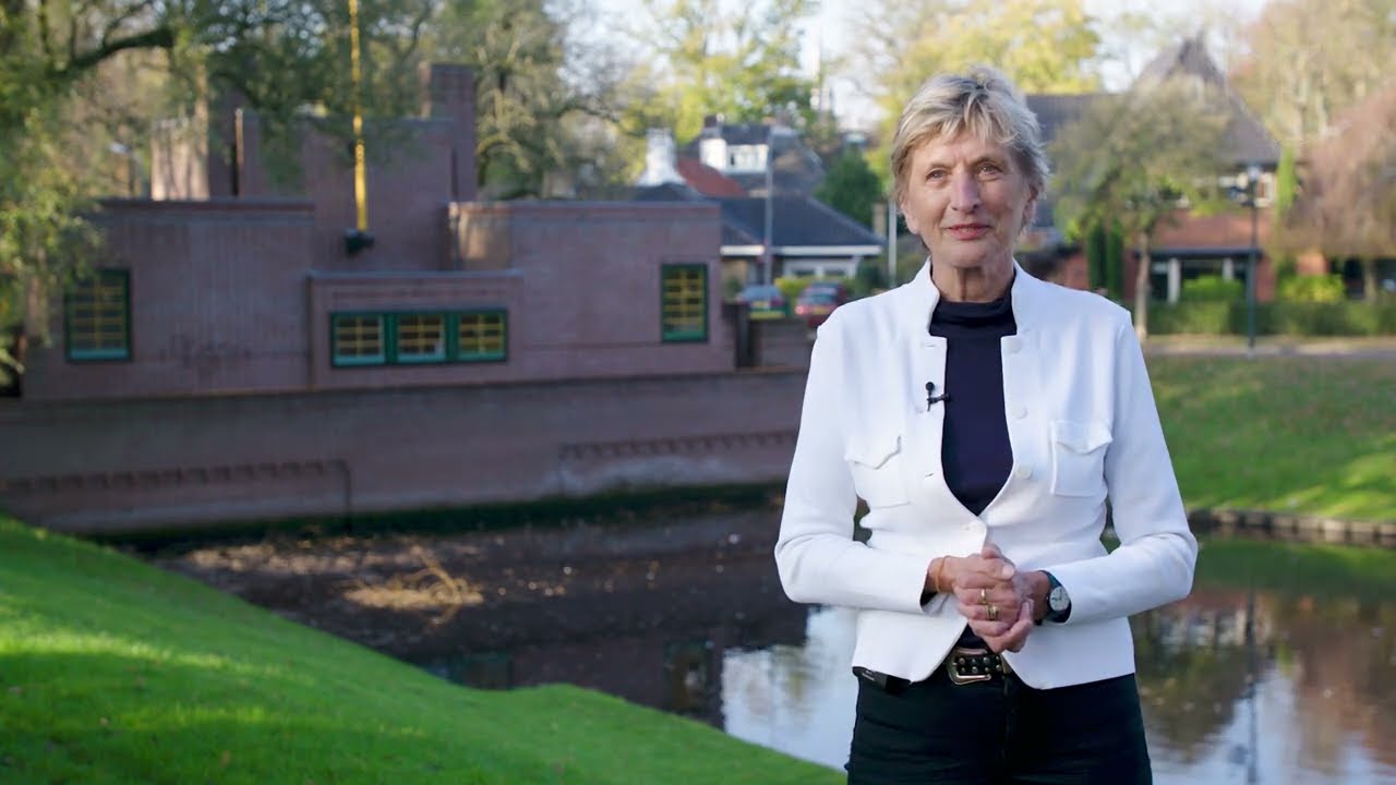 Hallo Hilversum | Paula van Dijk, kunst- en architectuurhistoricus vertelt over Dudok