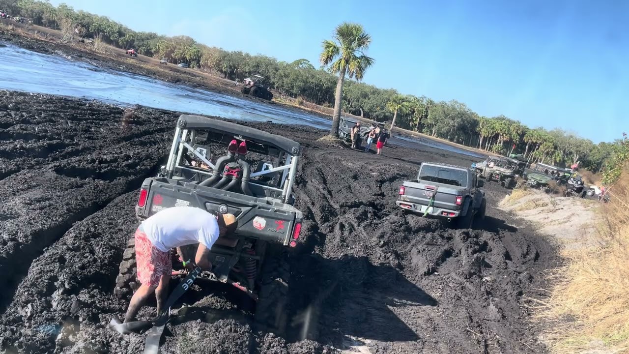 Lmtv pulls out stuck jeep gladiator ￼