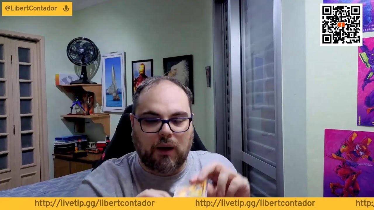 Bitcoin - Ouro - Prata e Papel sobre Pedra