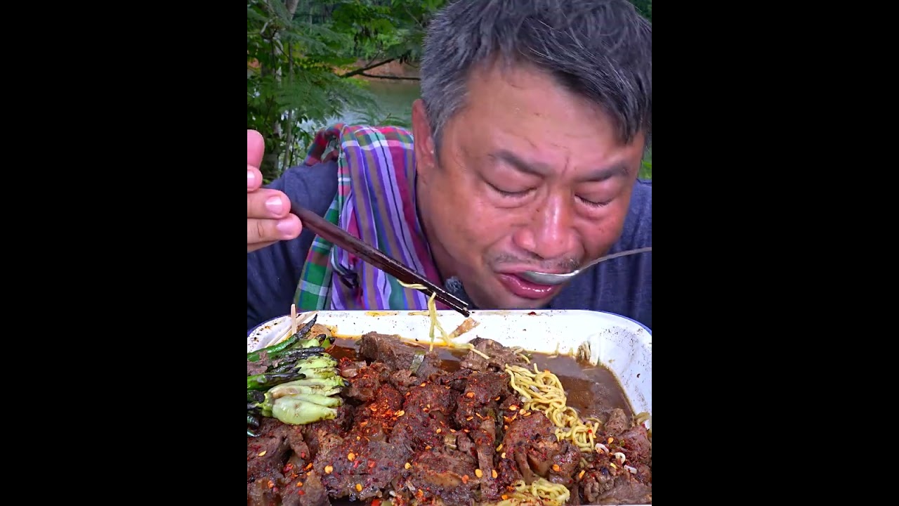 Desi style very spicy noodles masala mutton curry with rice @chachachini-b8e green vegetable eat