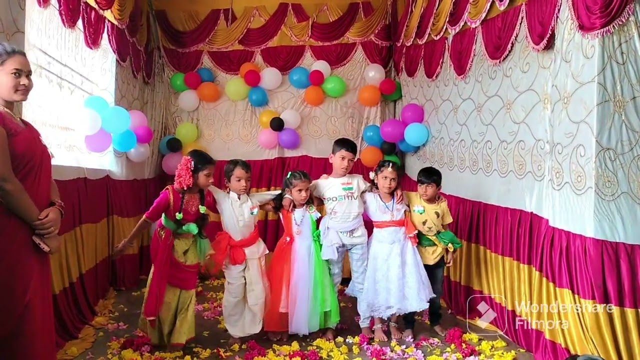 దేశం మనదే సాంగ్ by UKG section performed in S R Em School Marripadu 2022-2023