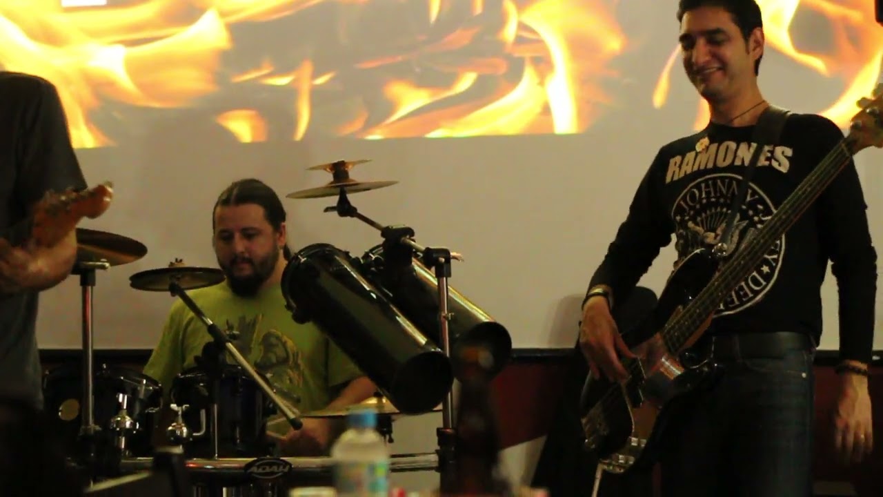 Banda Amplifires - Jacarei - SP - O Fim Começa no Meio - 2015