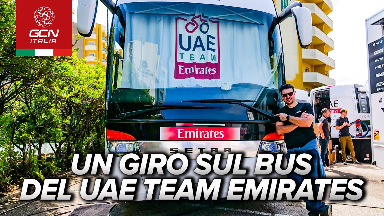Vediamo come è fatto il bus di una squadra World Tour | GCN Italia Tech