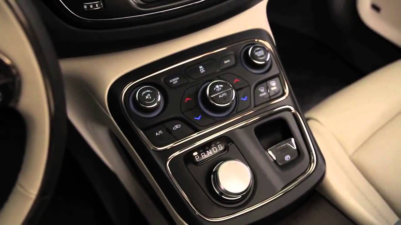2015 Chrysler 200 - 2014 Detroit Auto Show - Suburban Chrysler Dodge Jeep Ram