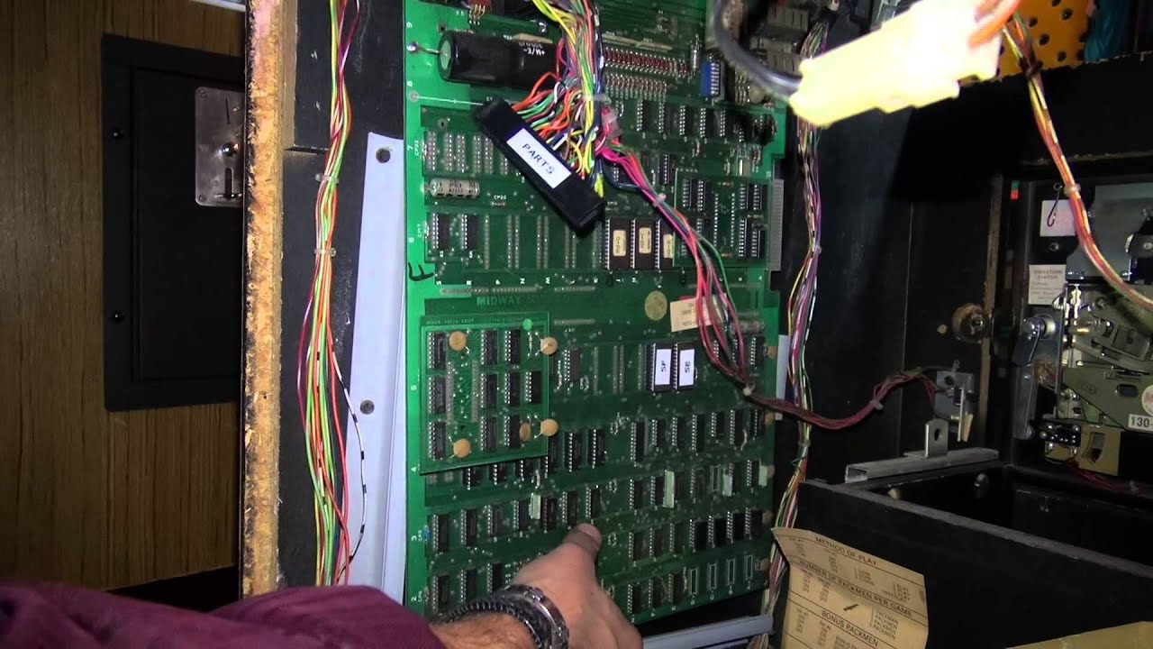 Pac-Man Cabaret Restore Part 9 - How to install vinyl on an arcade game - Install T-molding