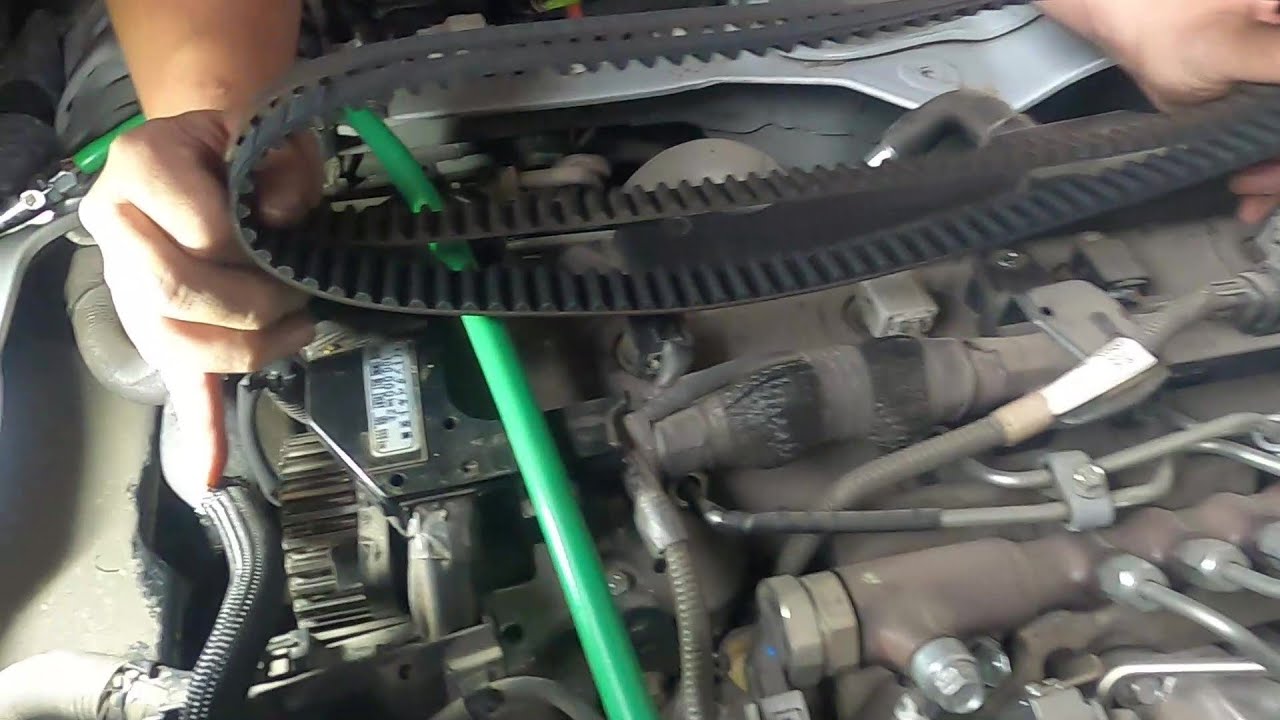 ＫＤＨ２０１Ｖ　ハイエース の タイミングベルト 交換 タイミングベルトテンショナー 交換 方法 動画になります  レジアスエース KDH201　HIACE　TOYOTA