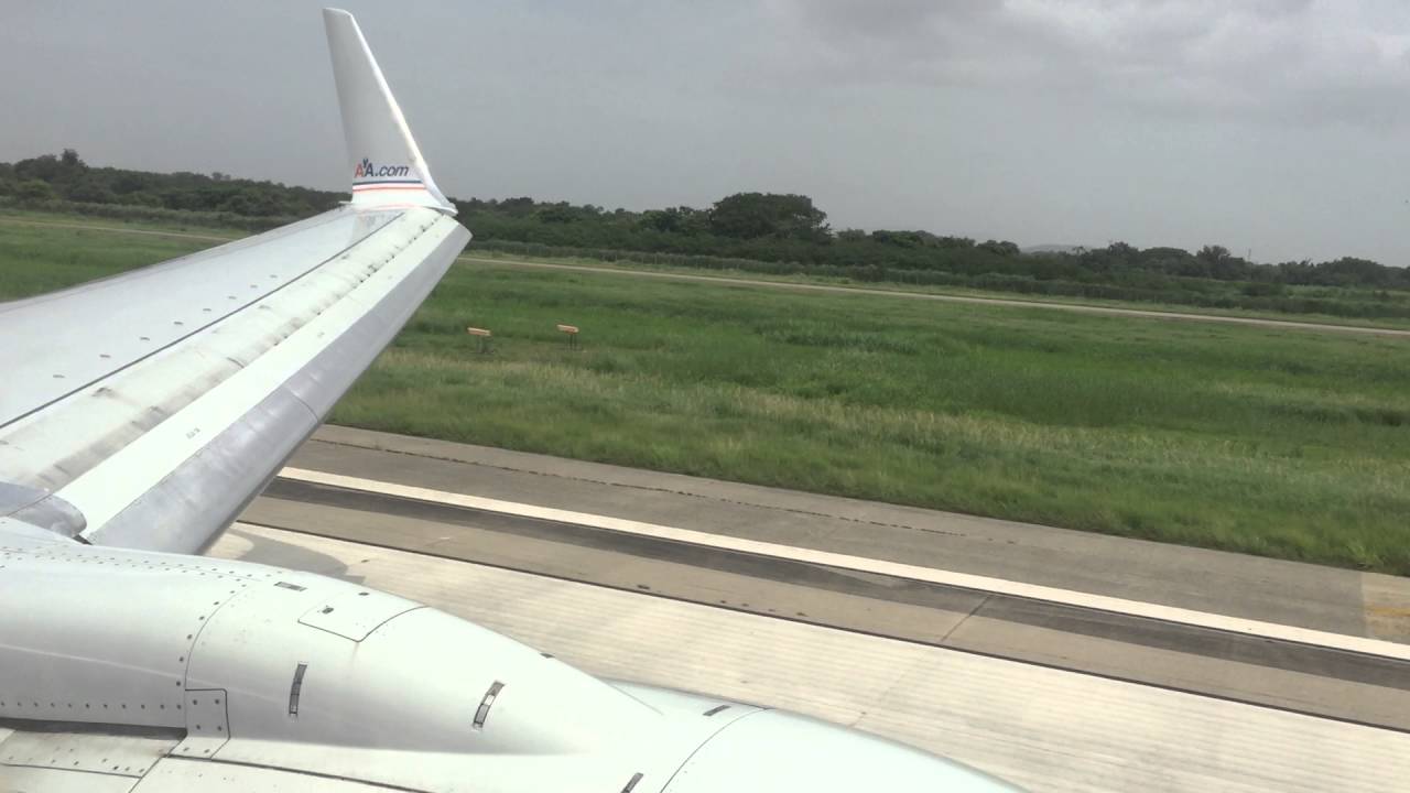 AA 737-800 ENGINE VIEW Landing in Panama City, Panama