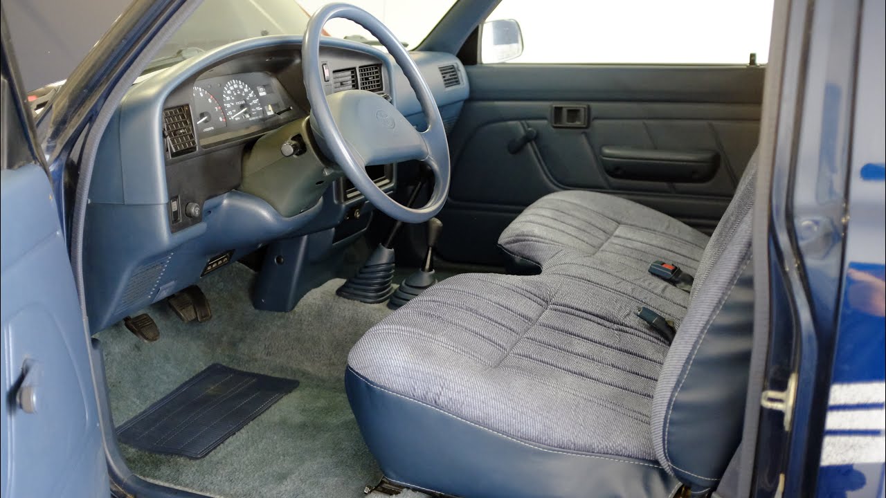 1993 Toyota Pickup Deluxe 4x4 22RE Interior and Engine Rev