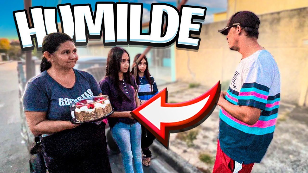 Elas estavam pegando reciclagem para poder fazer o aniversário delas