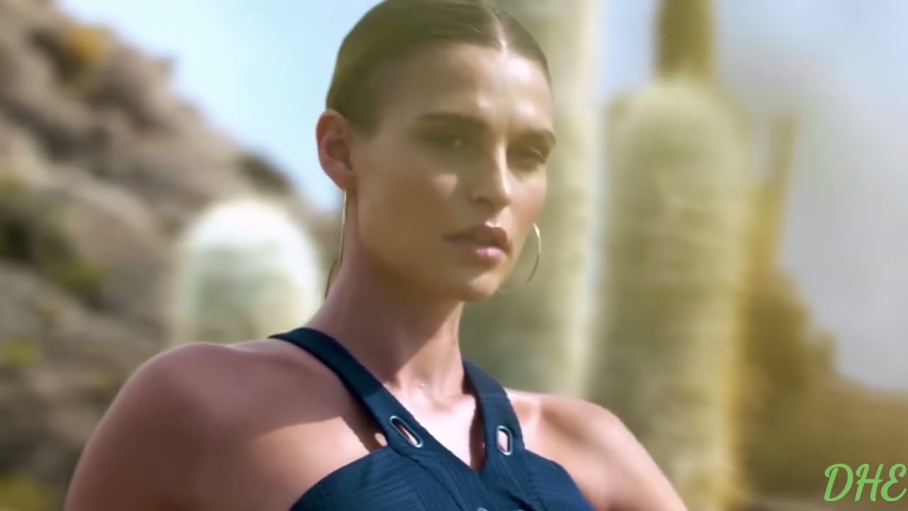 Max Oazo ft Moonesa - Airplaine (Video Edit)