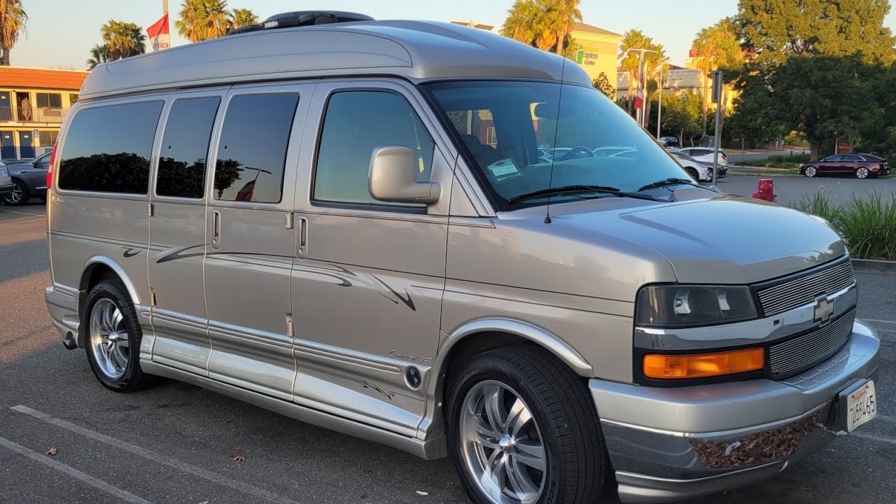 2005 Explorer Conversion Van intro and walk around. Inside and out tour. Chevy Express 7 Passenger.