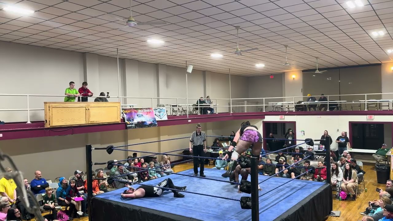 Taylor Crosse vs. Alvin Gray vs. Lauren Lockett