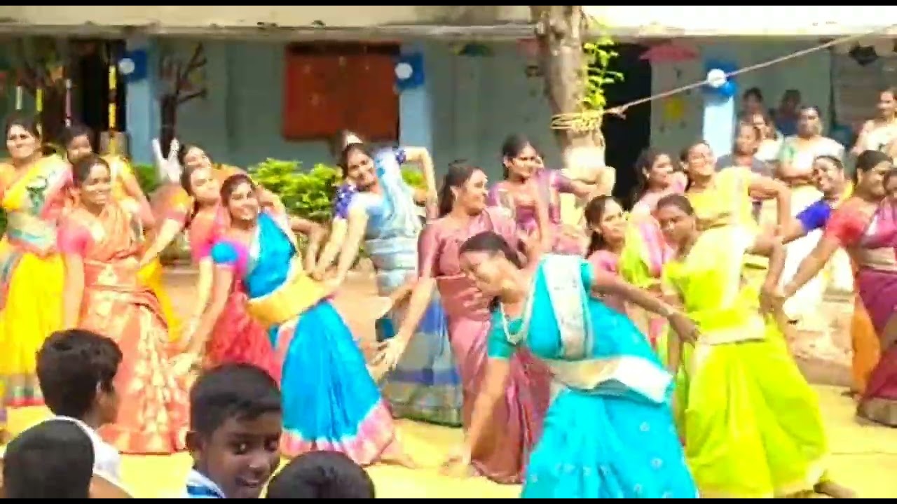 Chidren's day dance by teachers 🥰🎼💃