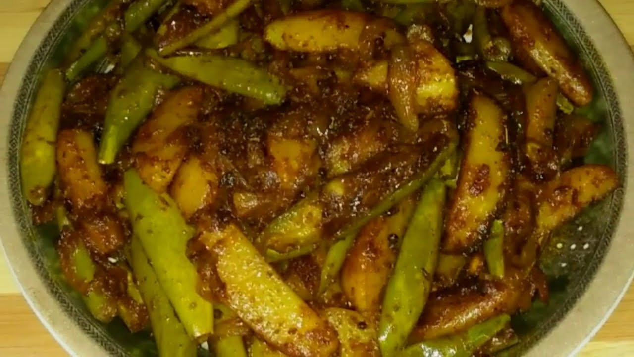 परवल आलू की मसालेदार सुखी सब्जी / Prawal Aloo ki Masaledar dry sabji / Parwal Aloo ki sukhi sabzi.