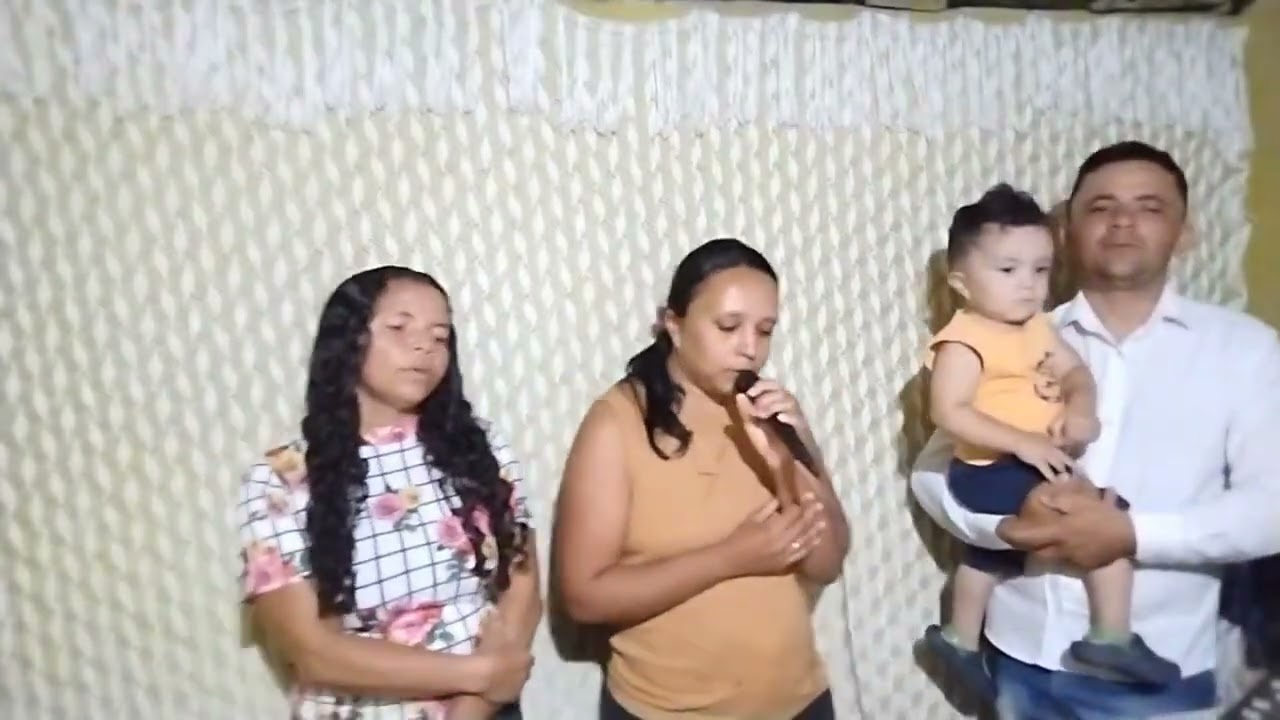 Desceu lá da glória só por me amar #louvores 