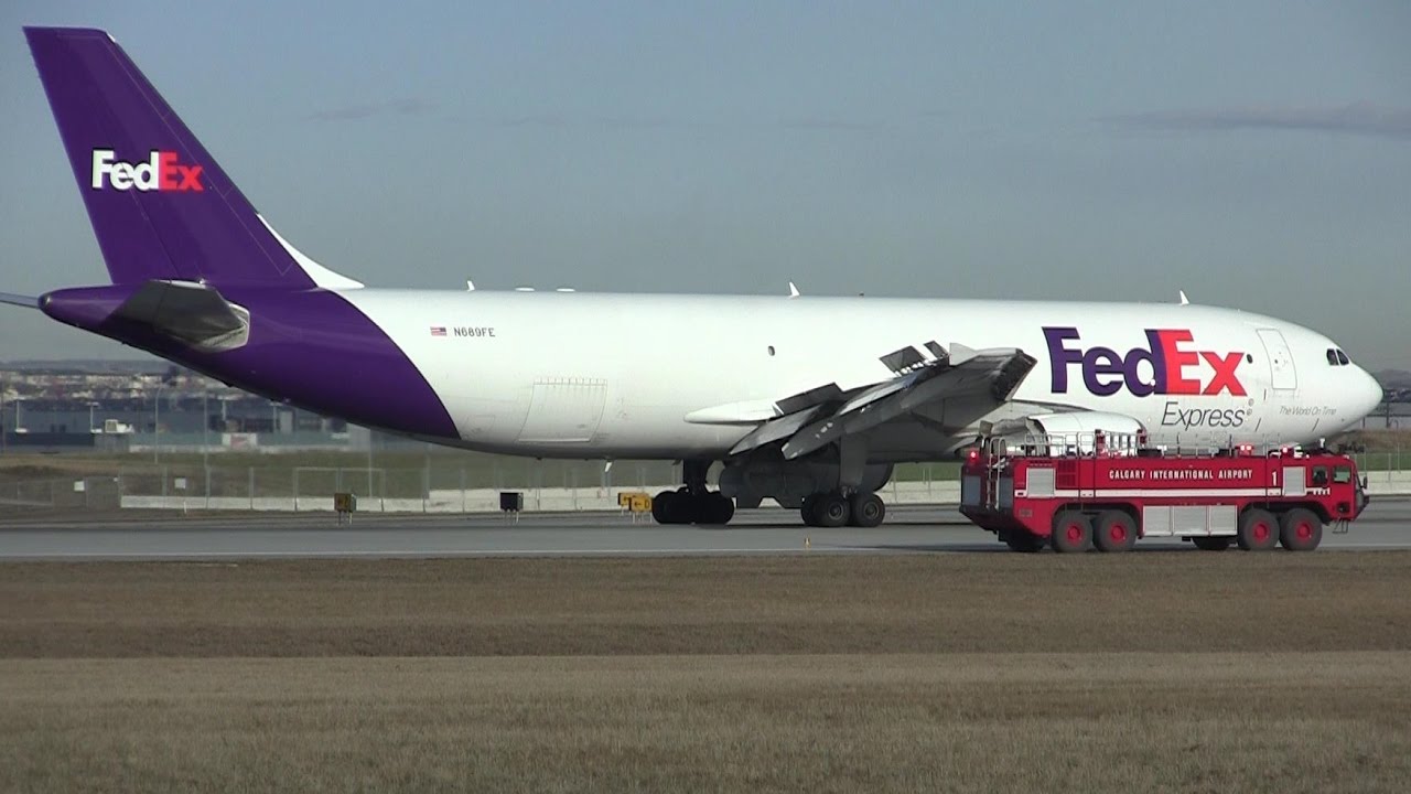 EMERGENCY LANDING! FedEx A300-600F [N689FE] Landing at Calgary Airport ᴴᴰ