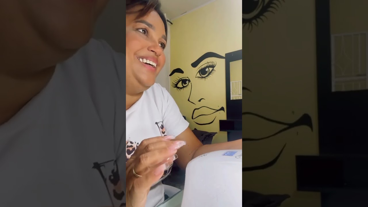 Vocês tem costume de fazerem unhas em gel Olha o meu sofrimento