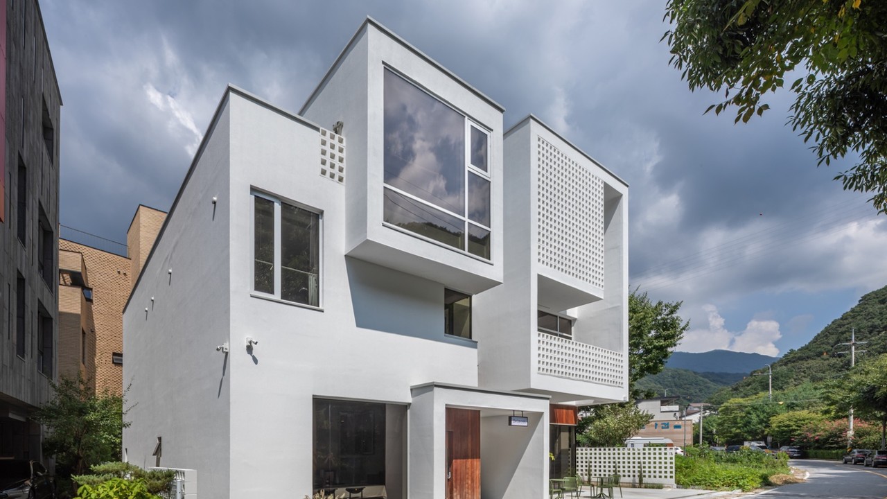4500 Sq.Ft White Brick House Design for Family Residence with Commercial Space #korean #architecture