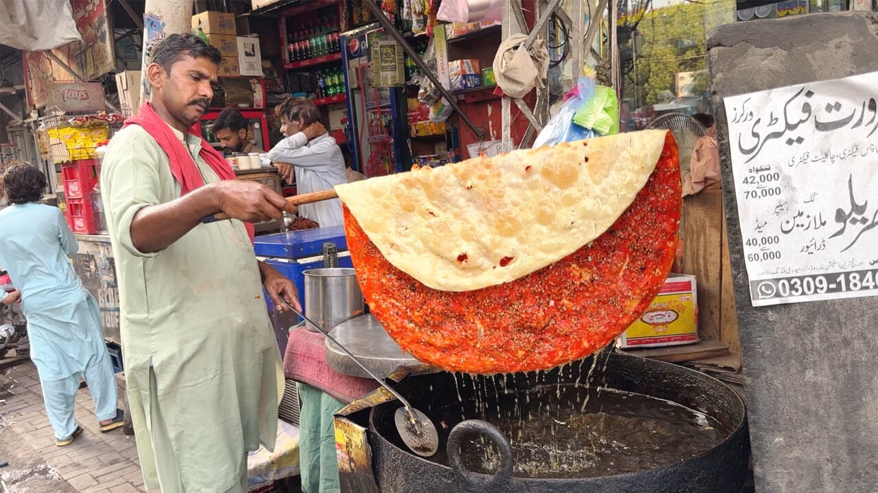 Lahori Katlama: Pakistan&rsquo;s Deep-Fried Desi Pizza | Katlama Recipe | Lahore Street Food