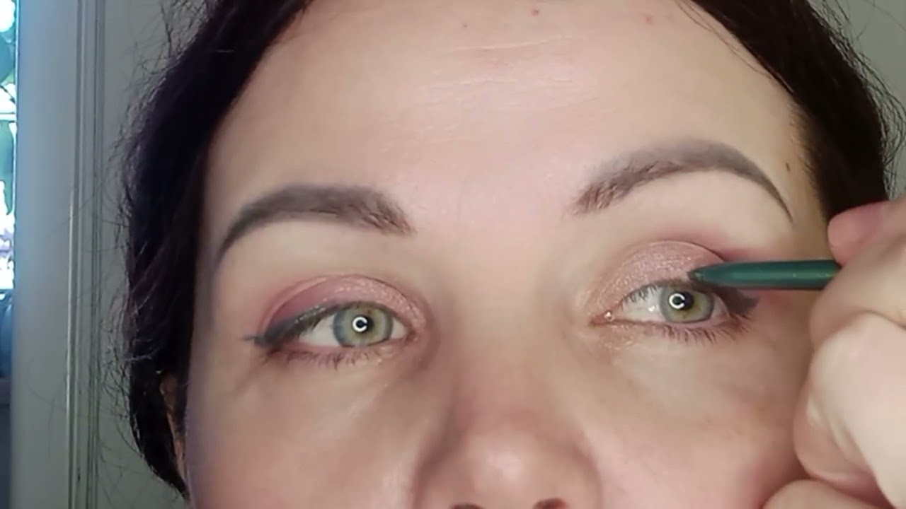 Green Liner with a Pink Touch 💚🌸#makeup#beauty#nofilter