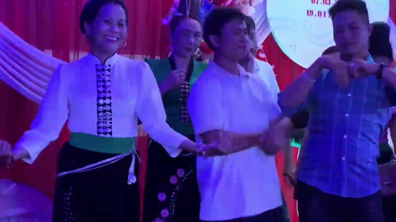 các nghệ nhảy tại đám cưới con gái  lò chinh 