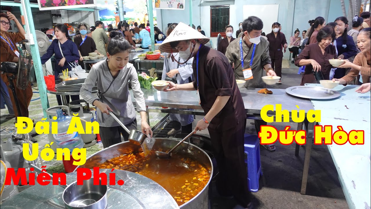 Về chùa Đức Hòa thưởng thức món chay miễn phí được phục vụ như nhà hàng chỉ cần ngồi là có ăn ngay