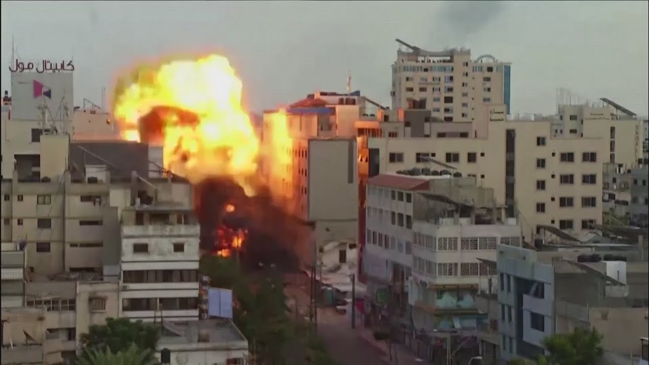 HOW DID ISRAELI INTELLIGENCE MISS THE HAMAS ATTACK? - SAVAGE & LARRY JOHNSON
