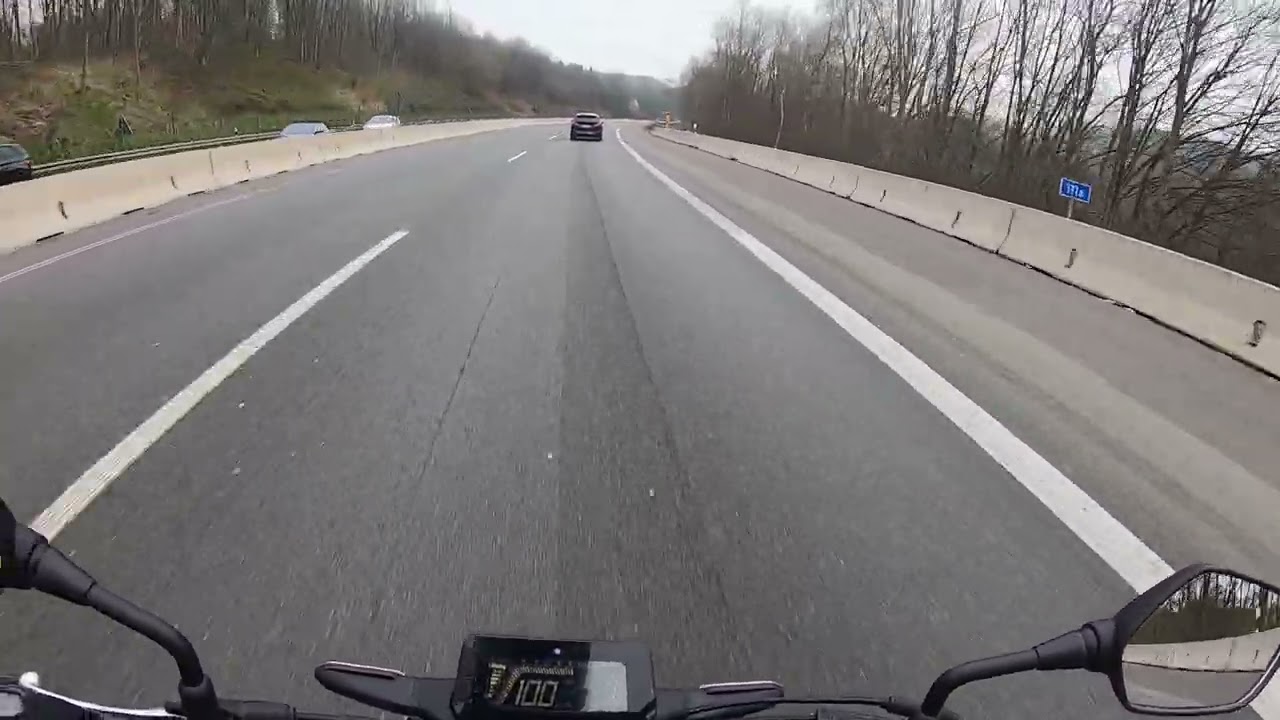 Honda CB125R 2021 - Autobahnfahrt