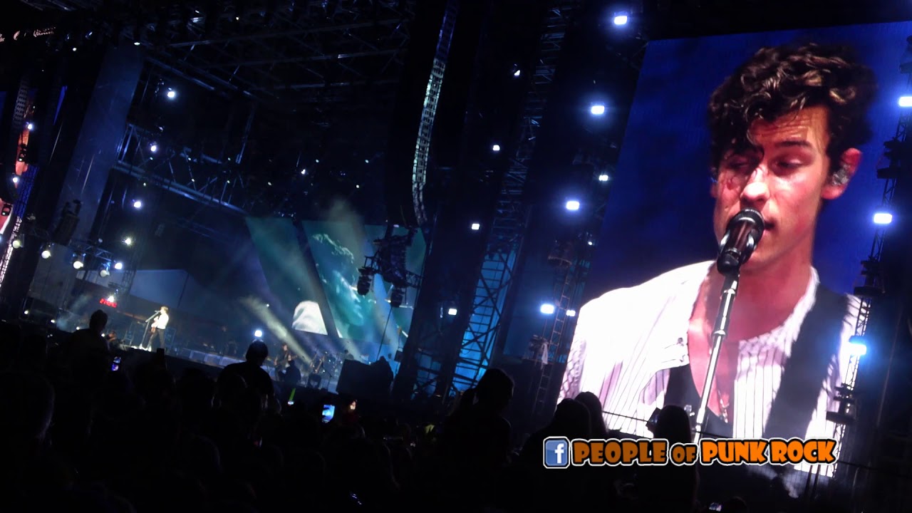 SHAWN MENDES - Stitches @ Festival d'Été de Québec - 2018-07-08