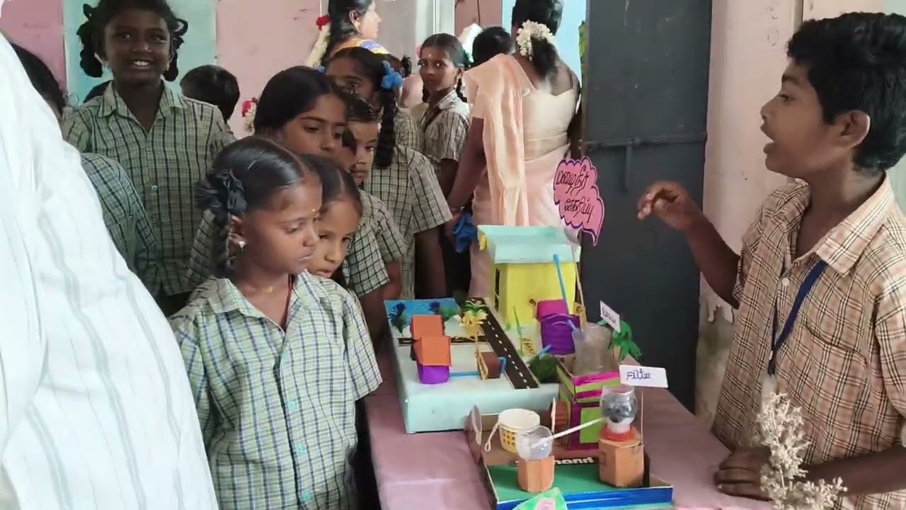 அறிவியல் கண்காட்சியில் அசத்திய மாணவர்கள்