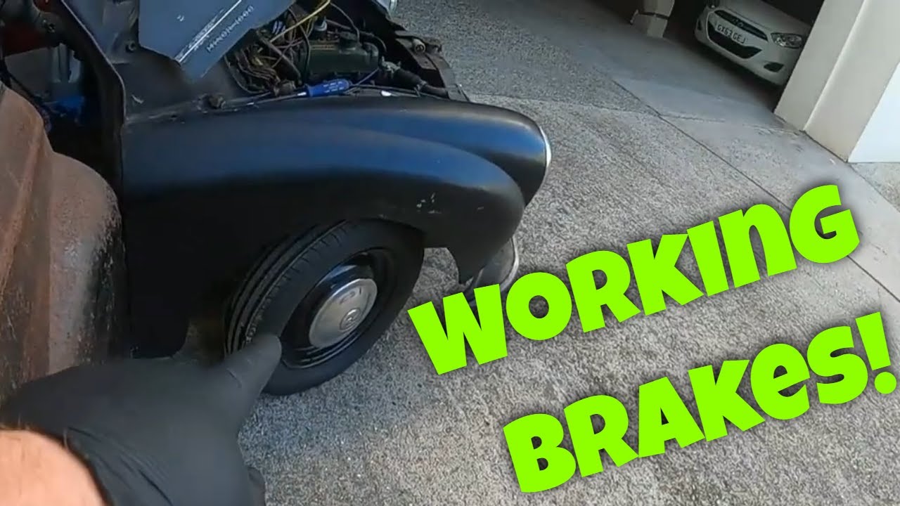 Bleeding brake bleeding! - How to bleed brakes - Budget Morris Minor project
