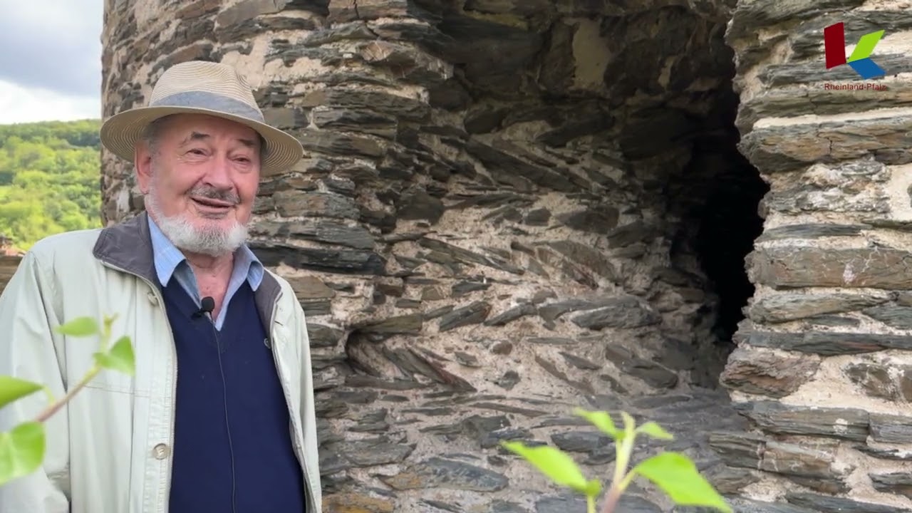 Die Ringankerkonstruktion und das Sprengloch am Runden Bergfried der Burg Stahlberg bei Bacharach