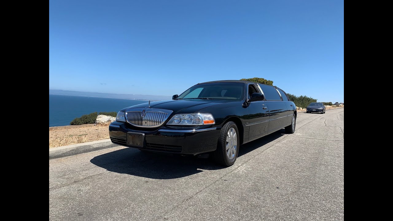 2005 Lincoln Town Car Limousine Driving-Video