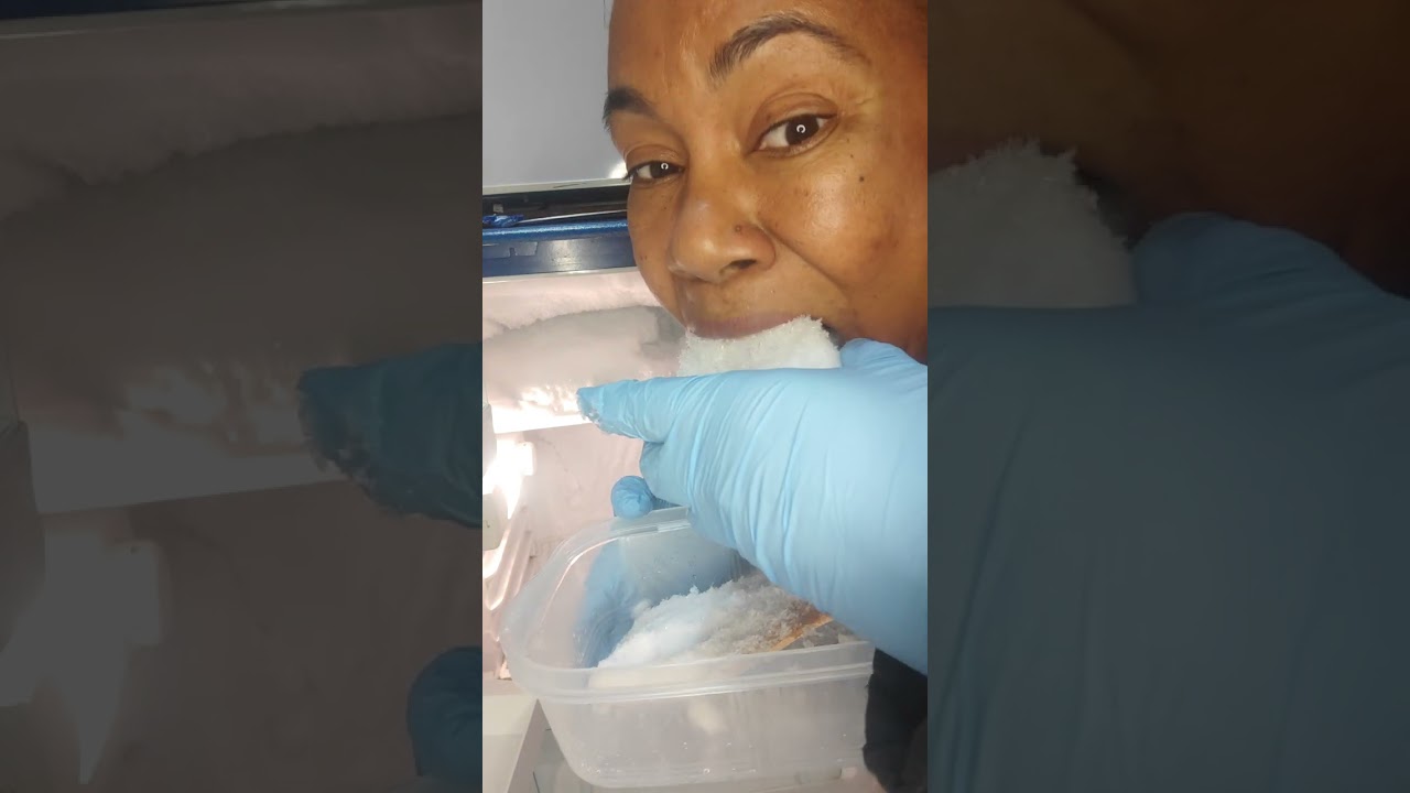 ASMR/ EATING FLUFFY ICE FROM THE BLUE FRIDGE / NATURAL ICE💙❄️