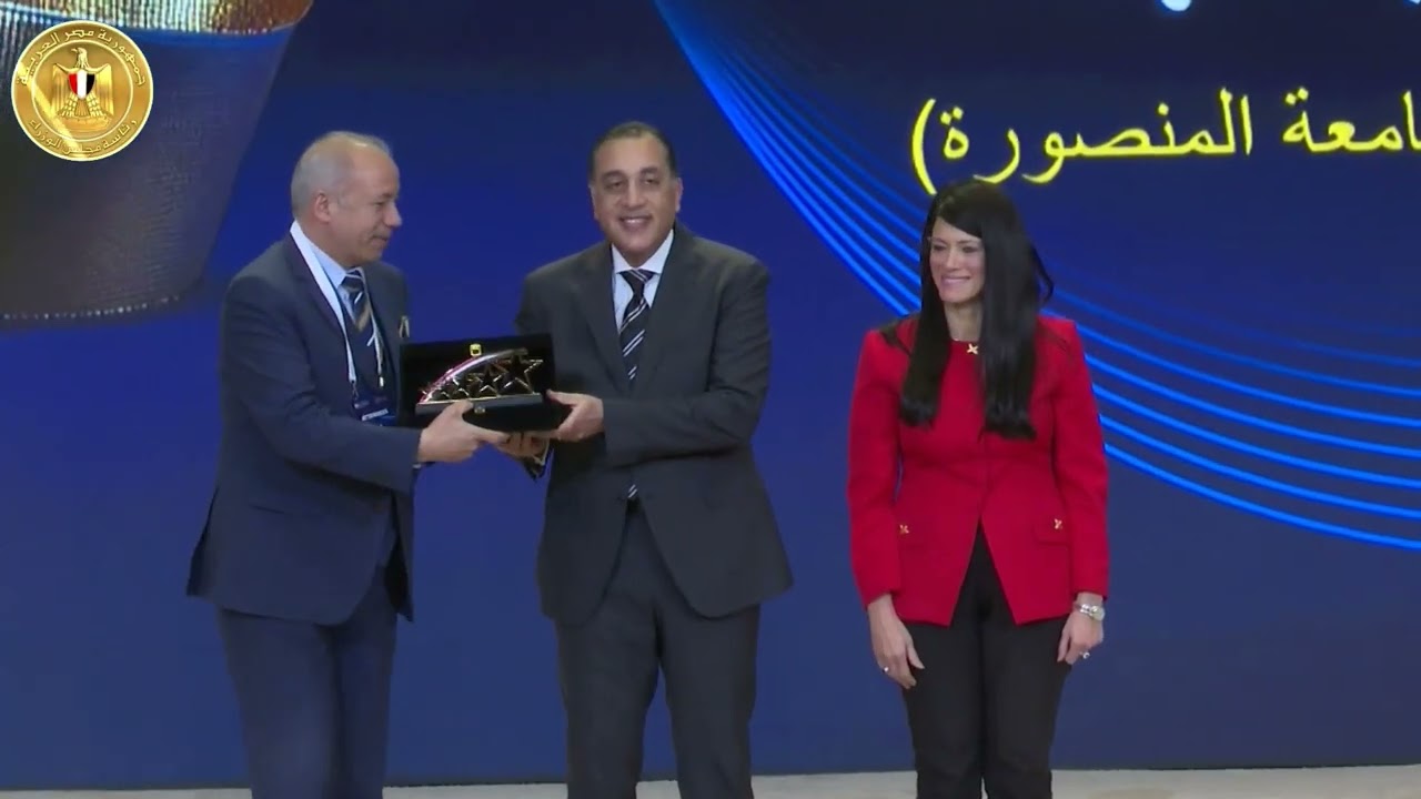 رئيس الوزراء يشهد احتفالية 