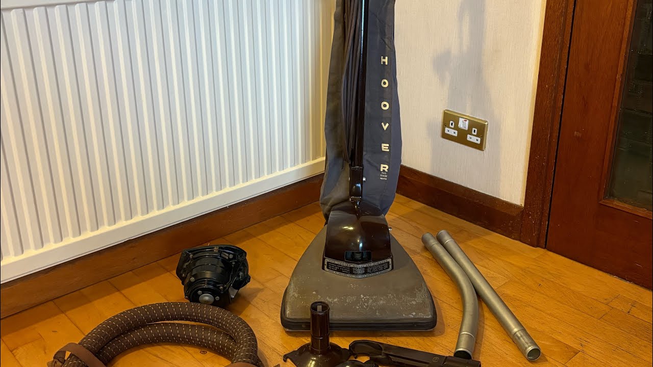 Винтажный вертикальный пылесос Hoover Model 262