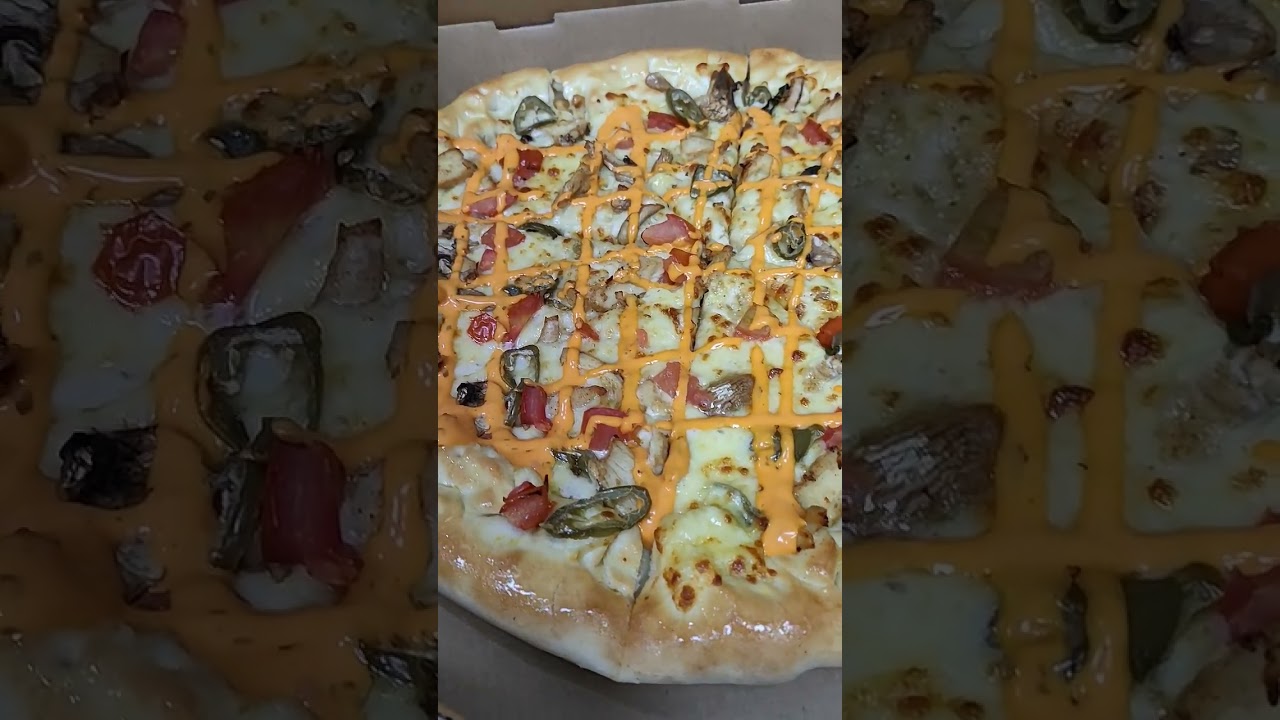 Most Delicious Crust 🔥🍕 | Spicy Pizza Blast 😍 | Food #youtubeshorts #shortvideo #shorts