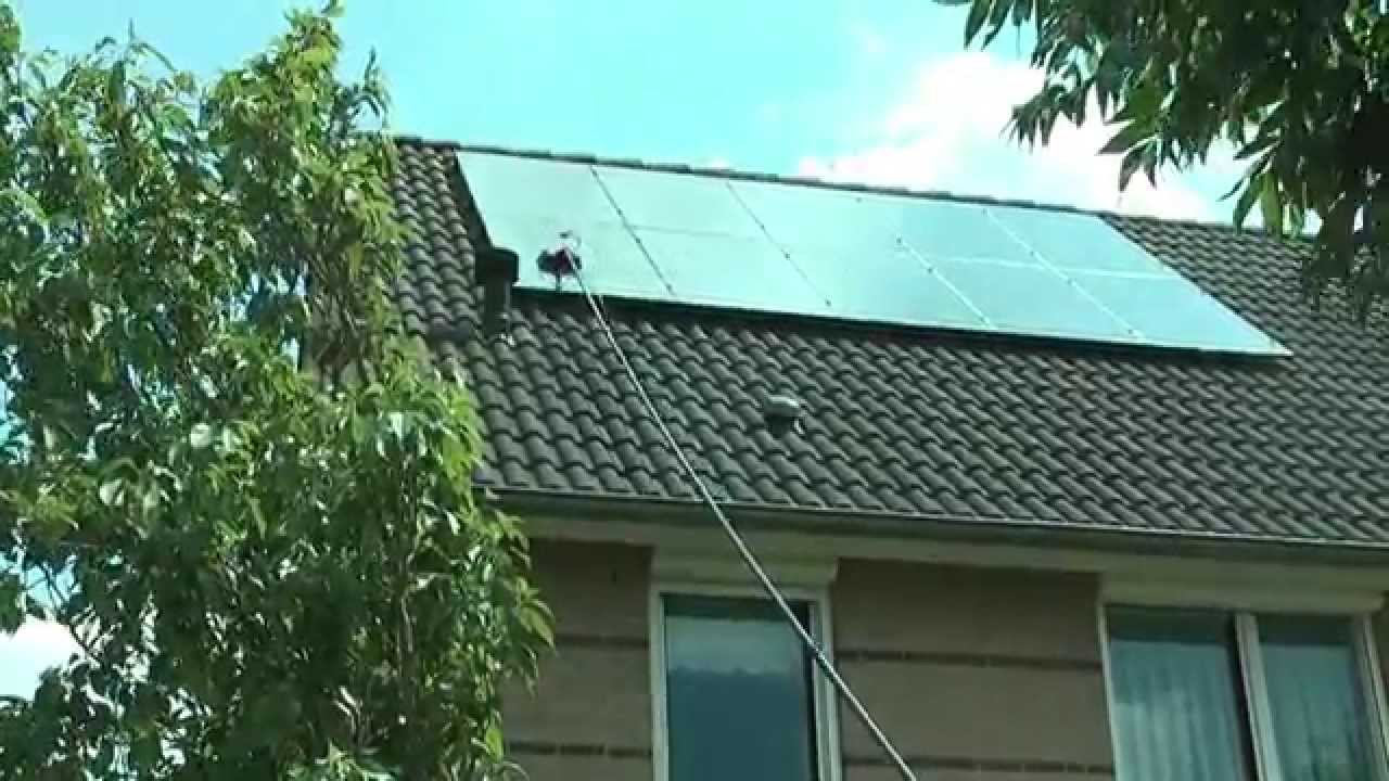 Onderhoud aan zonnepanelen met Reversed Osmoses water. Door DSA Klimaat- & Energiebeheer