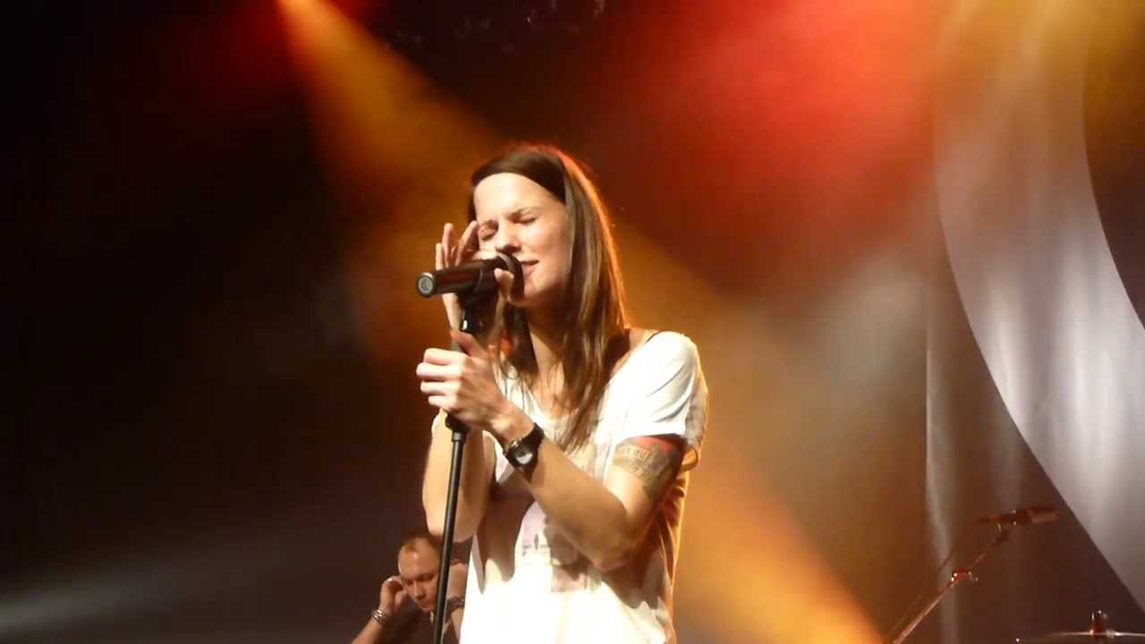 Christina Stürmer - Wieviel wiegt ein Herzschlag (Neunkirchen 07.12.2013)