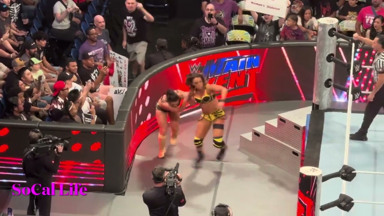 WWE - Zoey Stark vs Lyra Valkyria