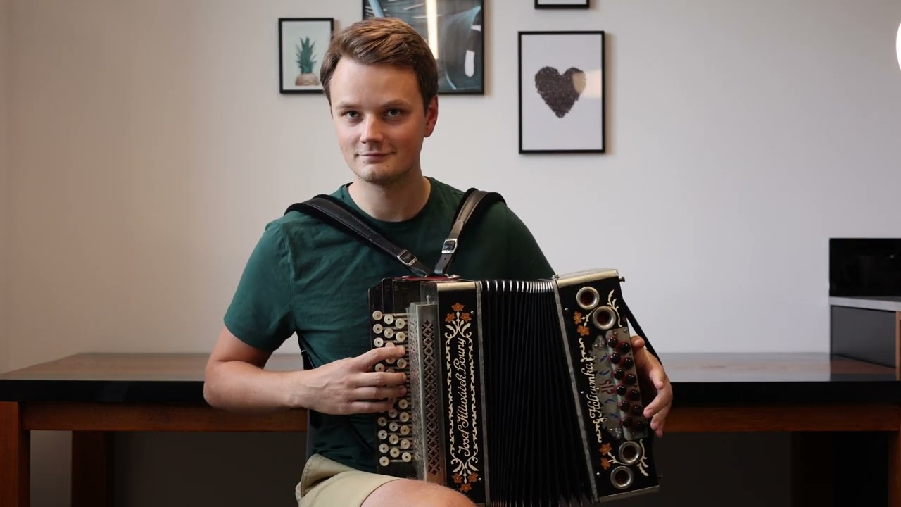 Spadl lístek z javora + výuka hry na heligonku - Heligonka F. Lejsek
