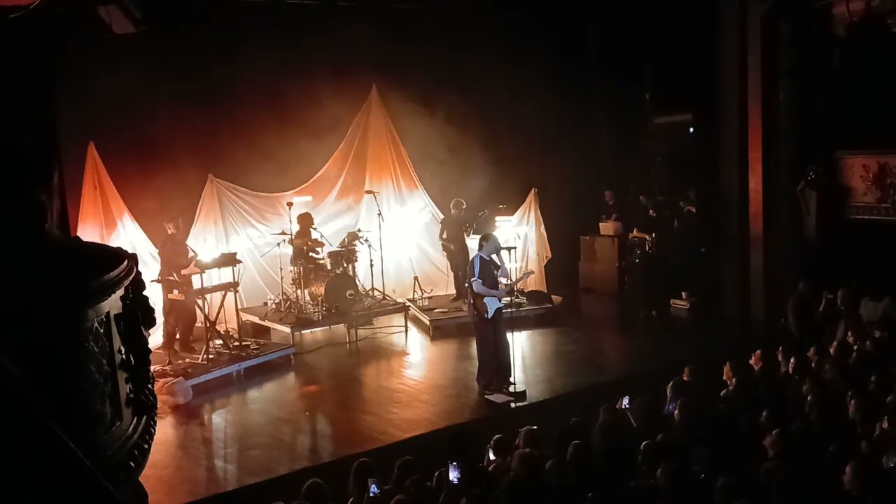 Artemas - Slow dance - live le Trianon à Paris 14/09/2024