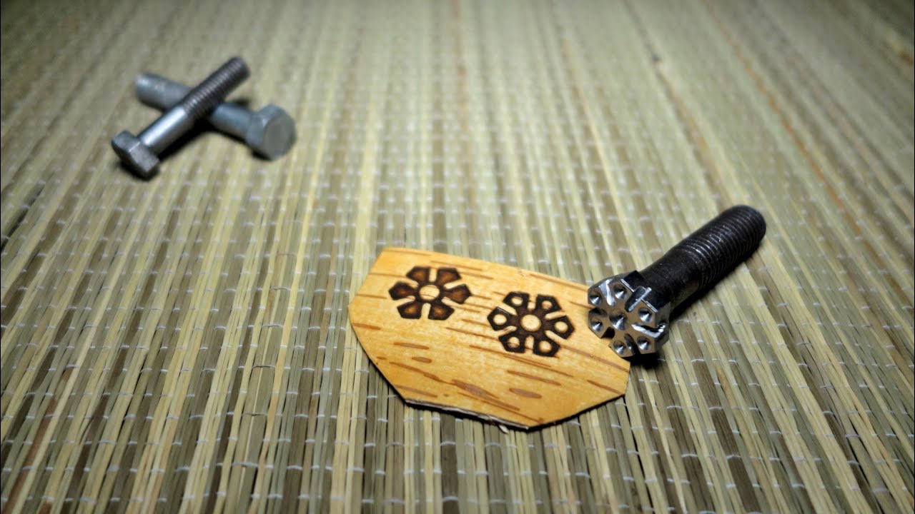 Простой штамп из простого болта. A simple stamp made of a simple bolt.